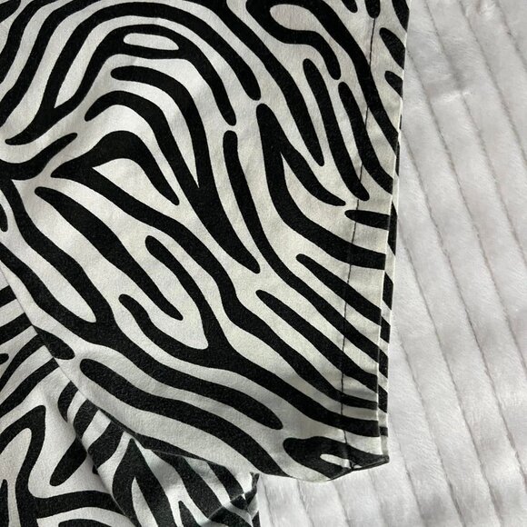 Women's Size XL Uniform Advantage UAScrub Zebra Print Top - Picture 6 of 8